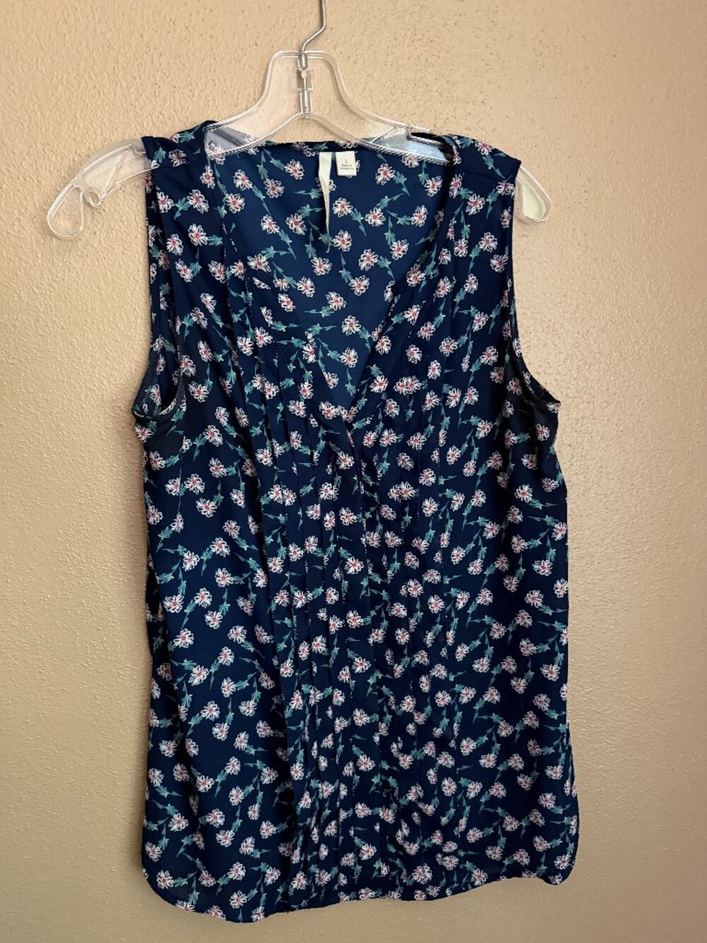 Small Lauren Conrad Floral V Neck Tunic with Pleats down the center (See pic)